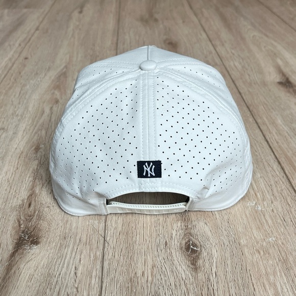 New York Yankees Pro Shop '47 Hitch Strapback Cap - Picture 4 of 7